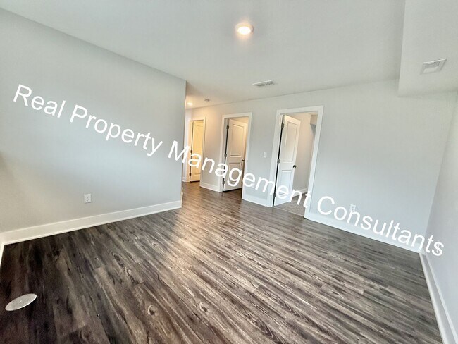 Building Photo - $500 off Move In Special on 4-bedroom, 3-b...