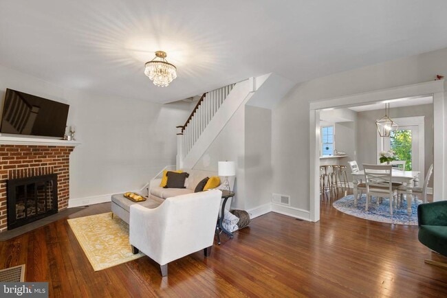 Building Photo - 404 S Jackson St