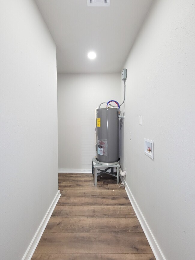 Building Photo - 5815 Southseas St