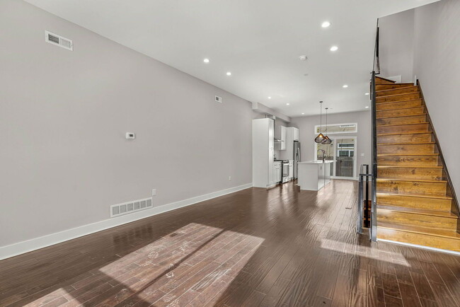 Building Photo - 1645 W Cabot St