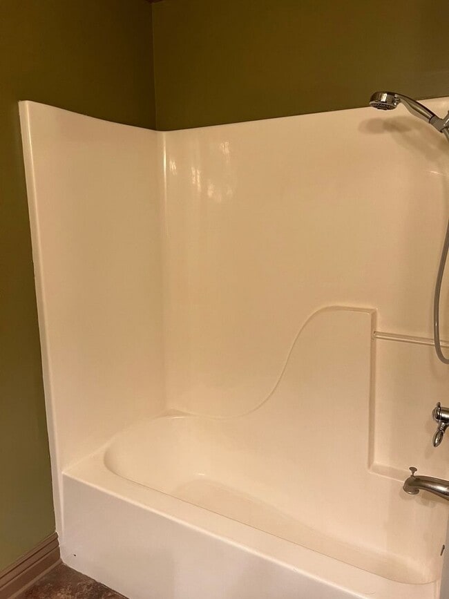 Building Photo - 412 US-171