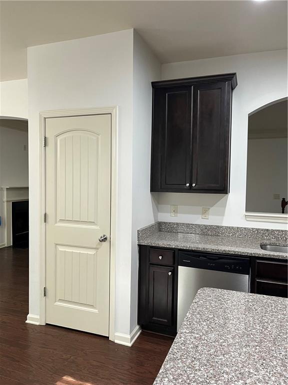 Building Photo - 425 Village View