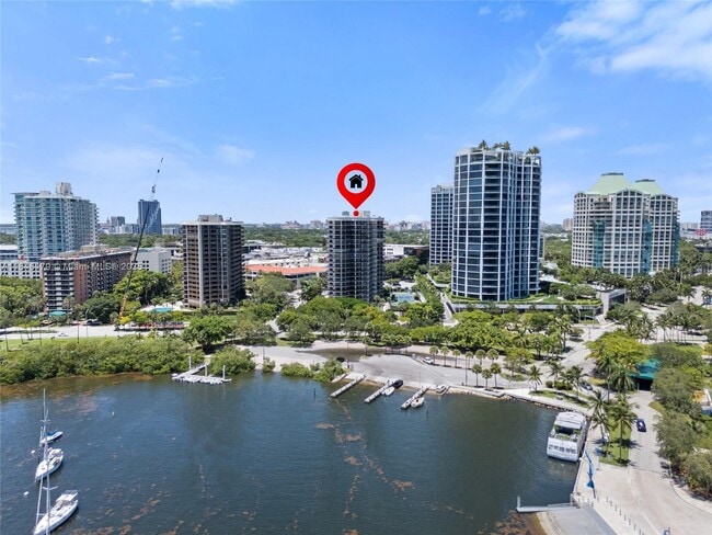 Building Photo - 2843 S Bayshore Dr