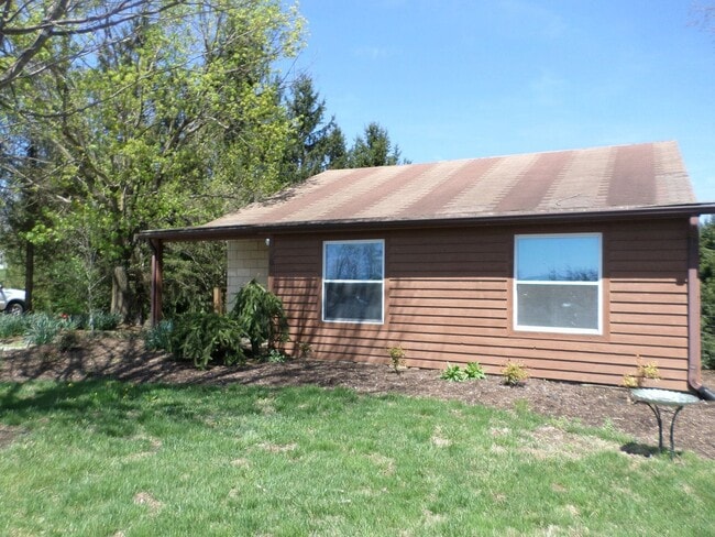 Building Photo - 1806 Brooksfield Rd
