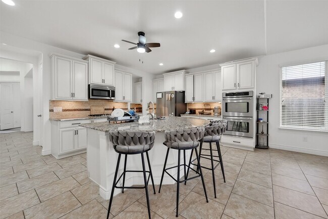 Building Photo - 6515 Sterling Shores Ln