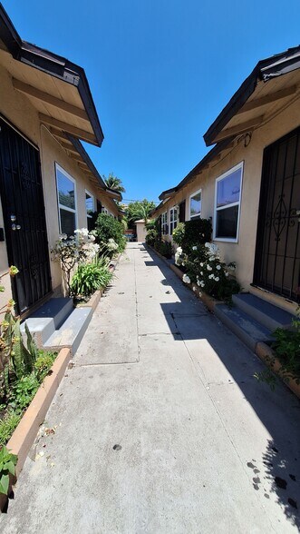 Building Photo - 4037 W El Segundo Blvd