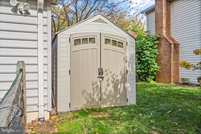 Building Photo - 7421 Beverly Manor Dr