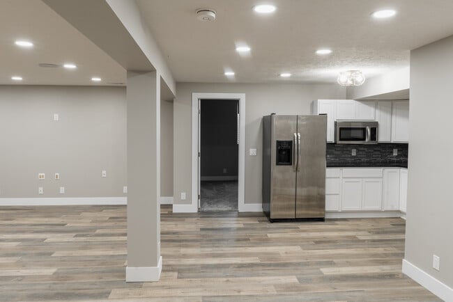 Building Photo - 7337 Collister Rd