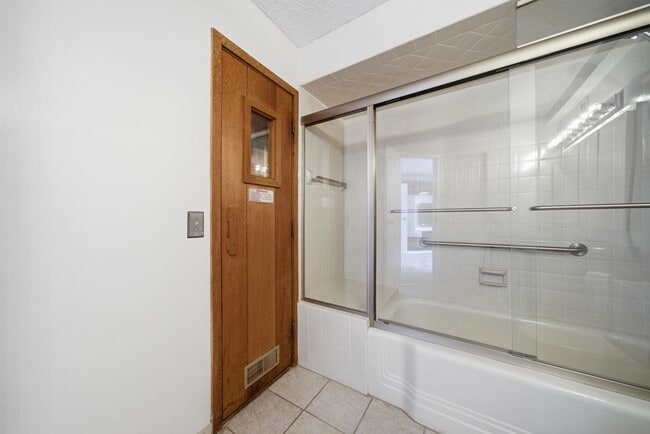 Building Photo - 2103 Harmon Cove Tower
