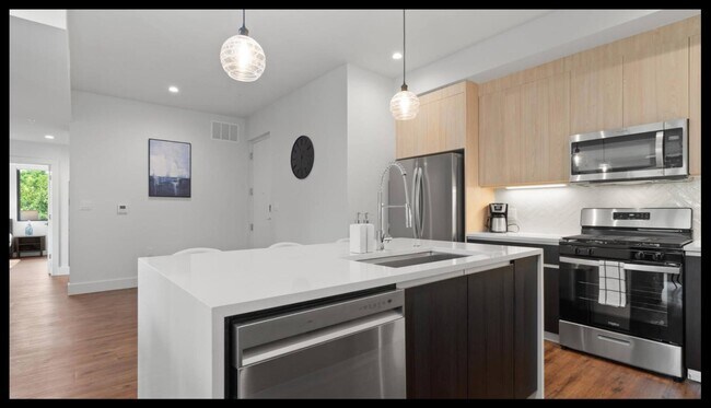 Building Photo - 5515 Humming Bird Ln