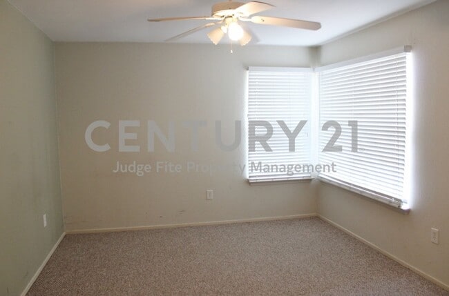 Building Photo - Charming 2-Story 2/1.5 Condo For Rent!