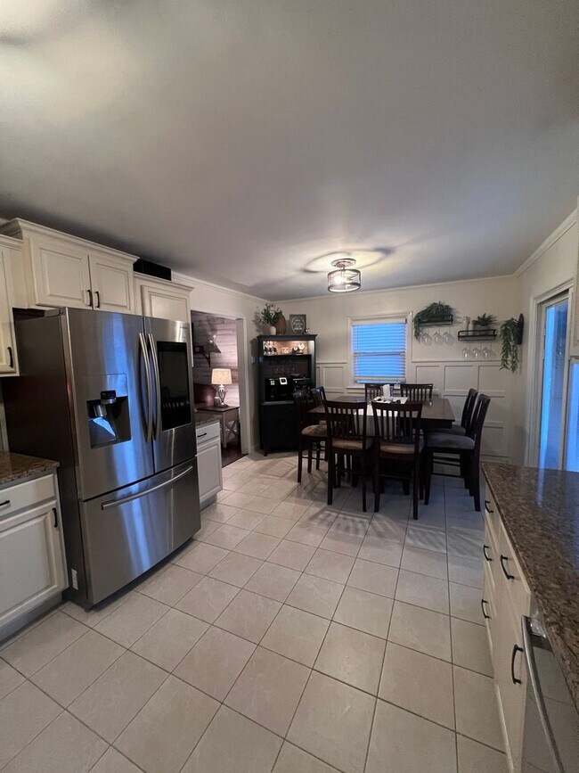 Building Photo - 724 Anna Pl