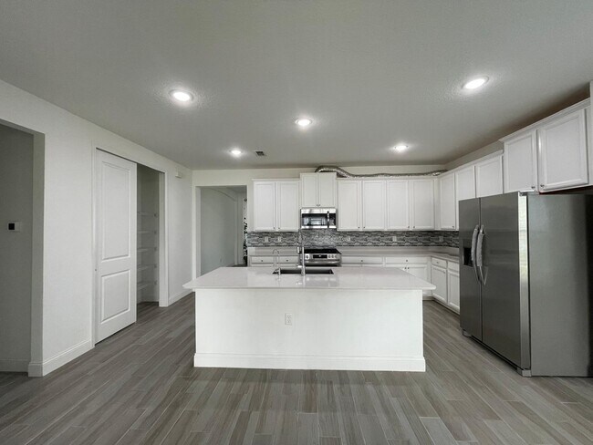 Building Photo - 182 Pine Candle Way