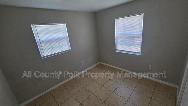 Building Photo - 712 Bryon Ct