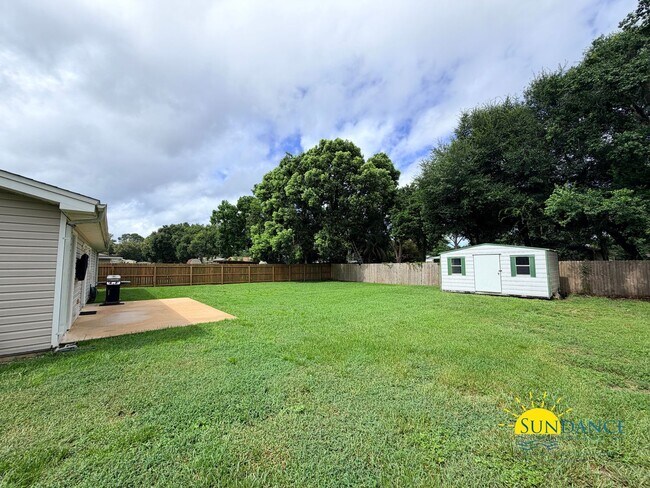 Building Photo - 48 Poulton Dr NW