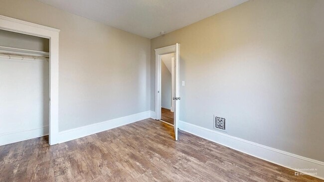 Building Photo - 5 bedroom/1 bath, Old Brooklyn