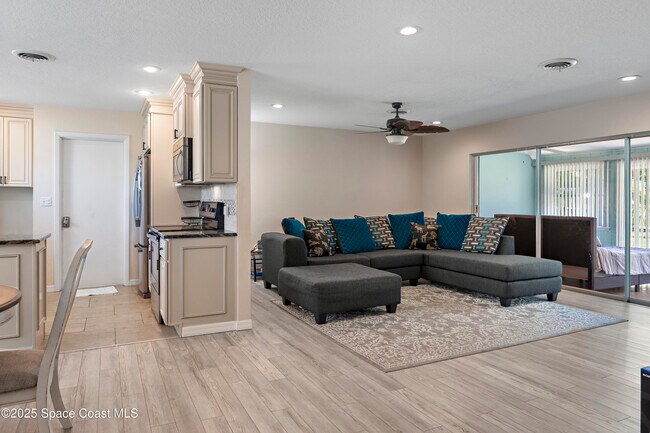 Building Photo - 116 Royal Palm Ave