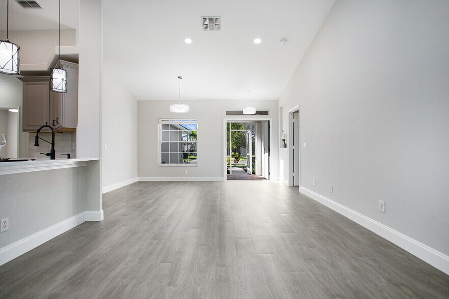 Building Photo - 2921 Inlet Cove Ln E