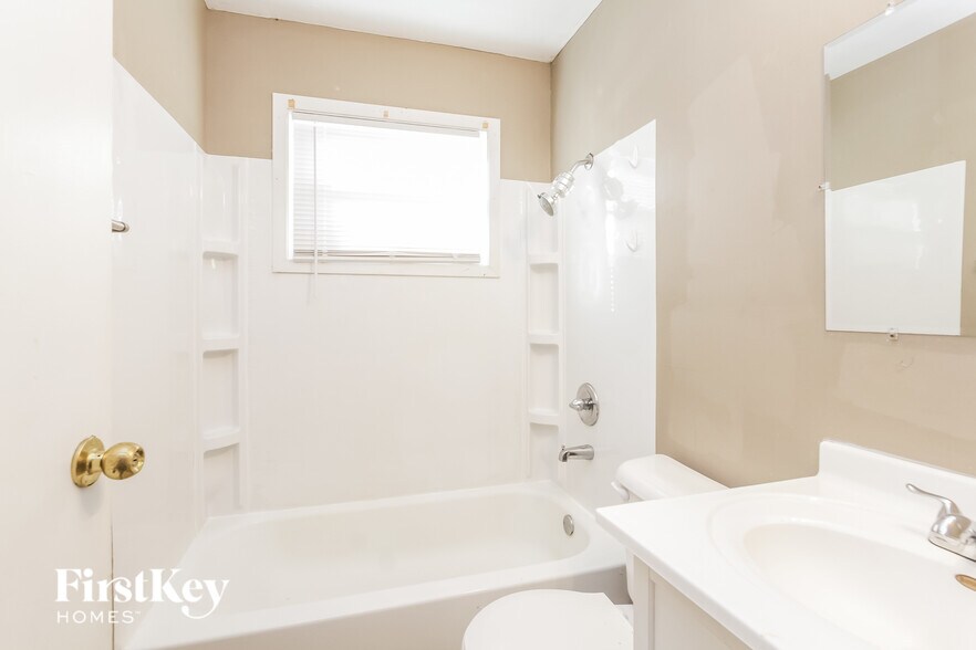 Building Photo - 3223 Vincz Dr