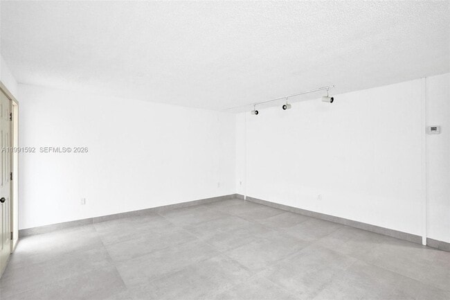 Building Photo - 5325 SW 77th Ct