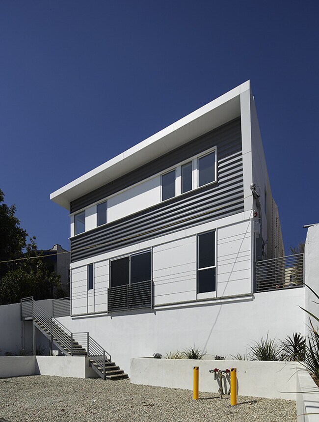 Building Photo - 825-827 Kodak Drive