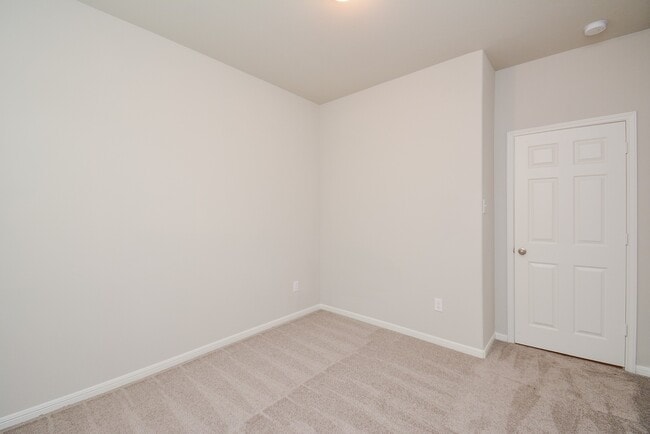 Building Photo - 27326 Grey Fox Run