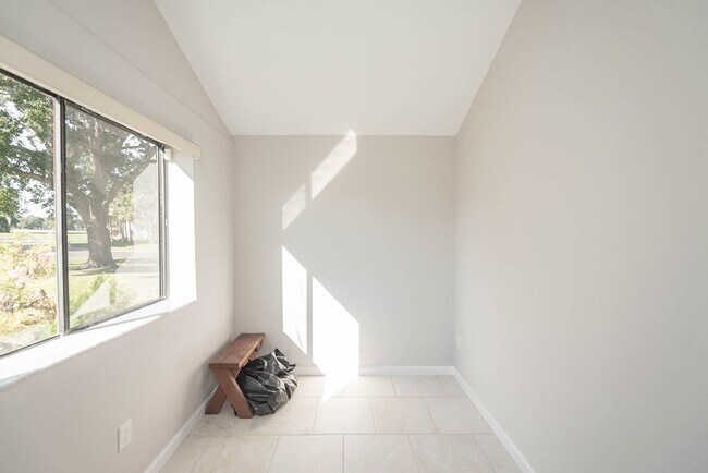 Building Photo - Welcome to this spacious three-bedroom, three-bath home in the heart of Palm Bay