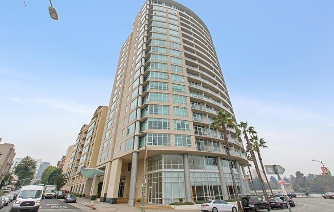 Building Photo - 1 Lakeside Dr