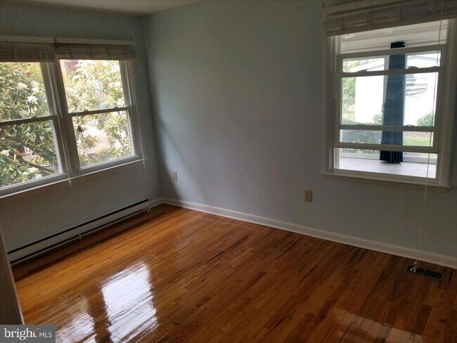 Building Photo - 219 E Chew Ave