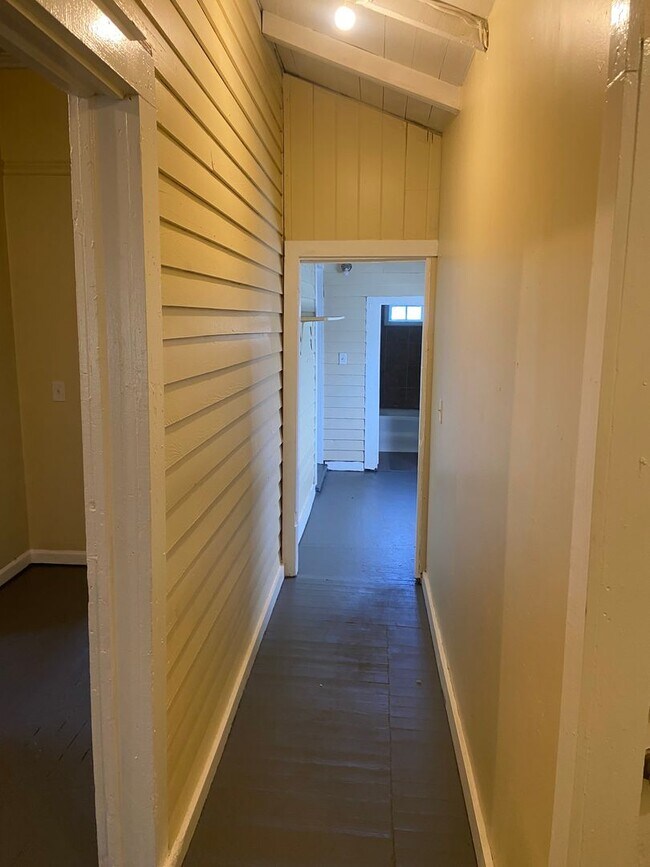 Building Photo - **AVAILABLE NOW**3 Bedroom / 1 Bathroom Home for Rent off 2nd Avenue in Columbus, GA***