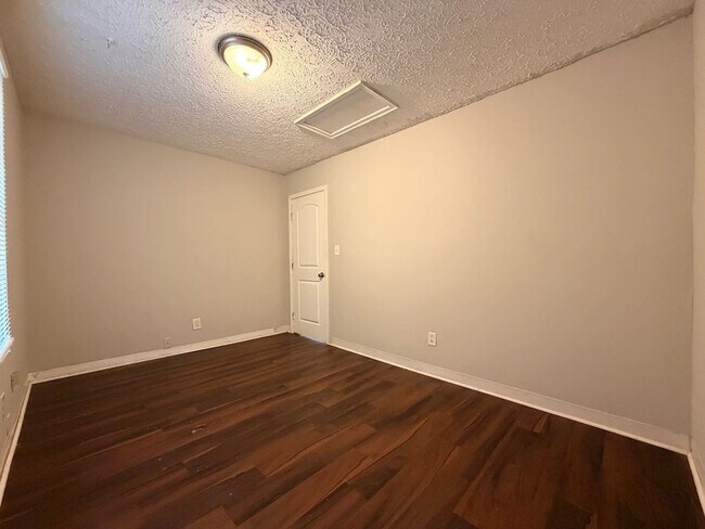 Building Photo - 4880 Hale Rd