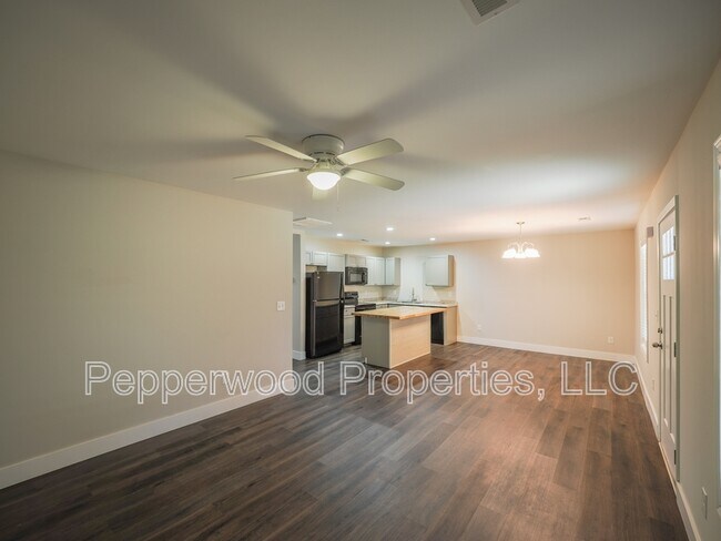 Building Photo - 40 Creekside Ln