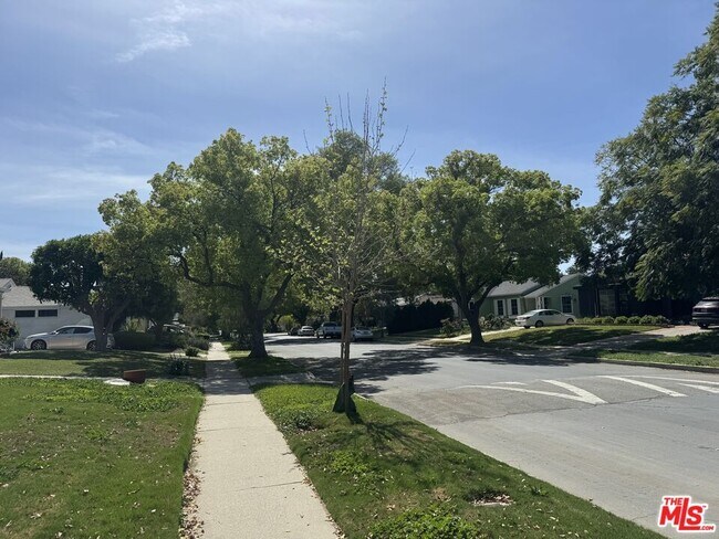 Building Photo - 6556 Forbes Ave