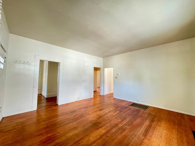 Building Photo - 2 Story home close to downtown