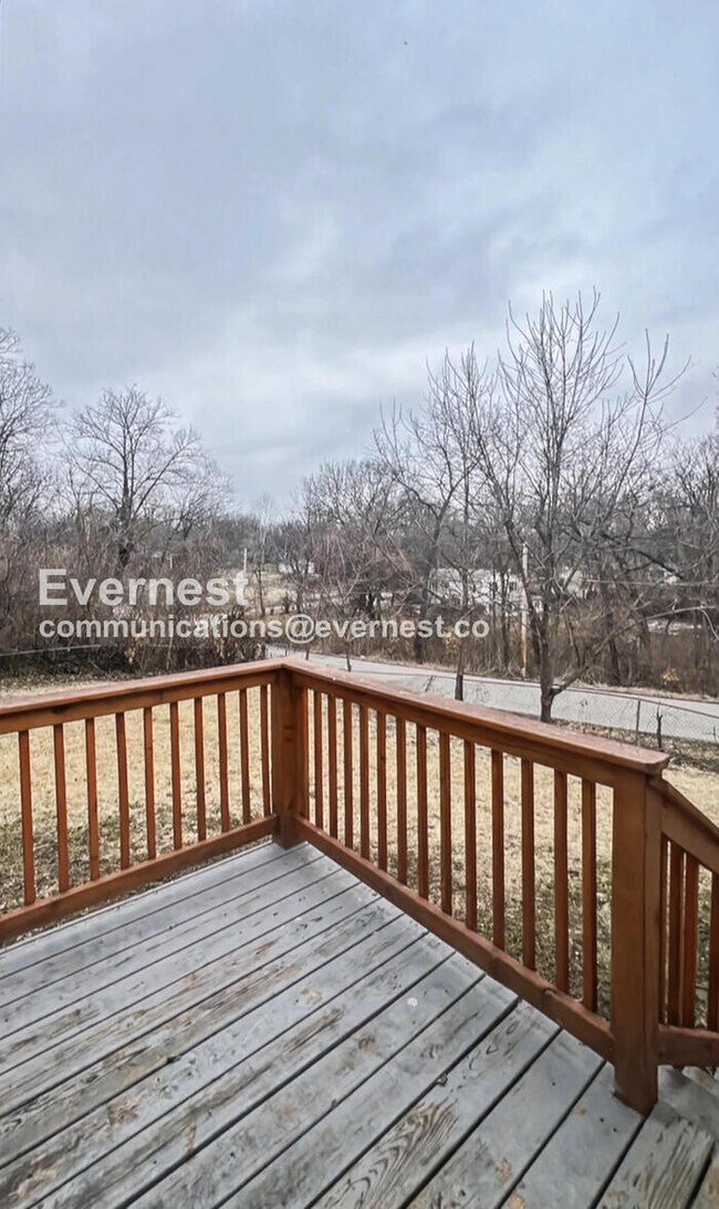 Building Photo - Spacious 3-Bedroom Home with Deck and Modern Appliances
