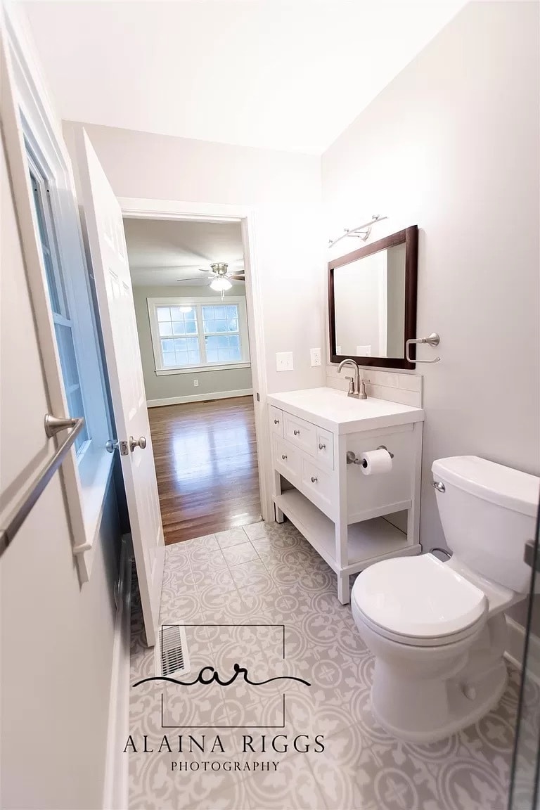 Building Photo - 126 Vanderbilt Cir