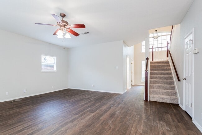 Building Photo - 6107 John Chisum Ln