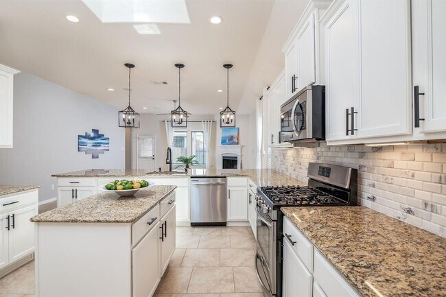 Building Photo - 14014 Sand Ridge Crossing