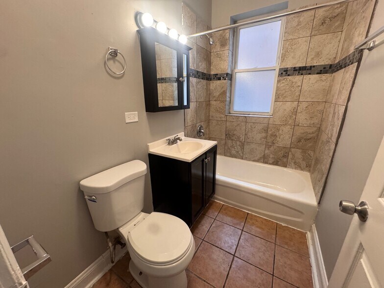 Building Photo - 525-527 N Homan Ave.