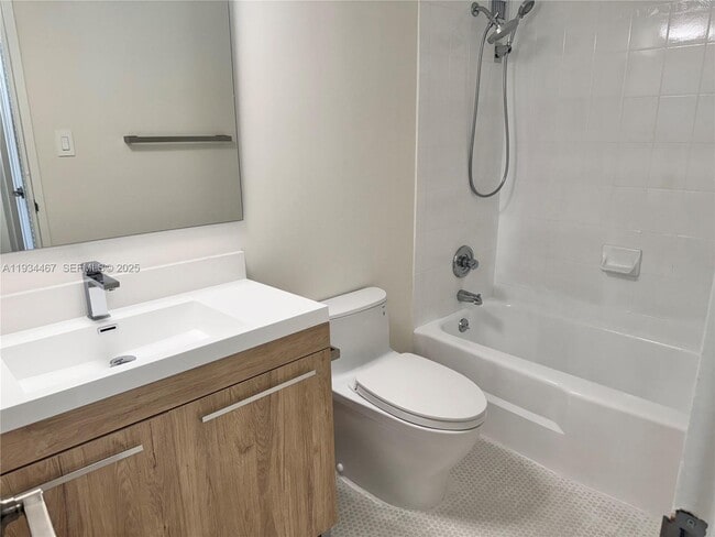 Building Photo - 5161 Collins Ave