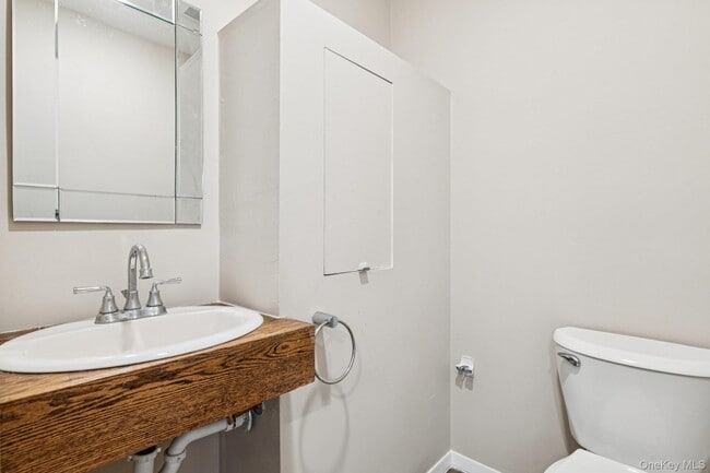 Building Photo - 60 Marwood Rd N