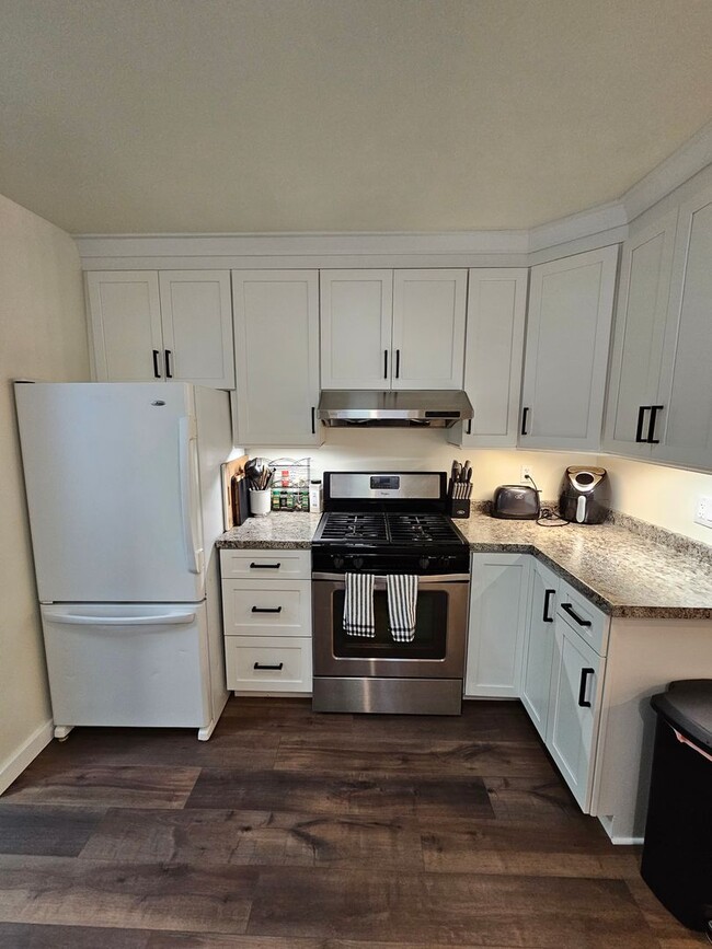 Building Photo - Furnished  3 bedroom in Mount Vernon for S...