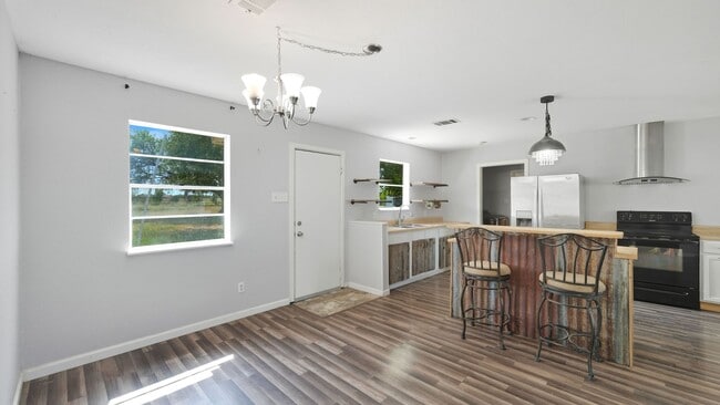 Building Photo - 200 Valley Acres Dr