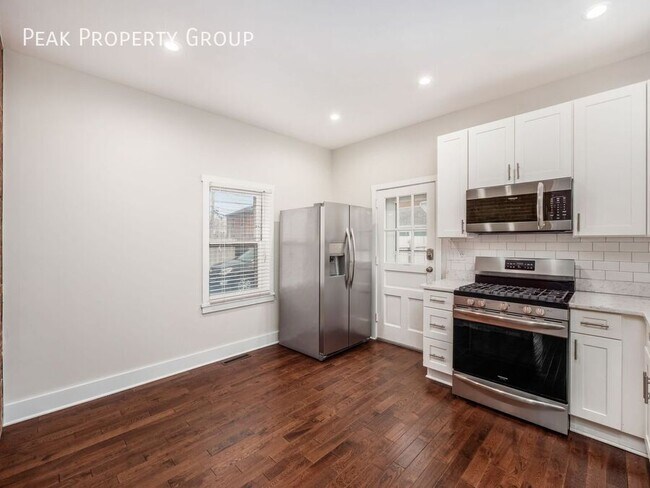 Building Photo - 506 S Lazelle St