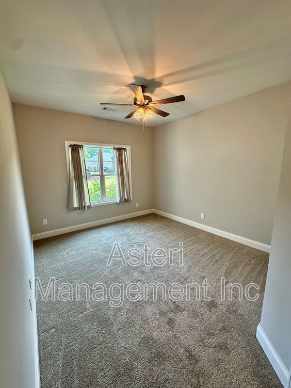 Building Photo - 113 Lasso Drive