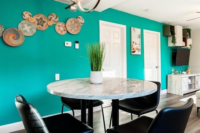 Building Photo - 4327 17th Ave S