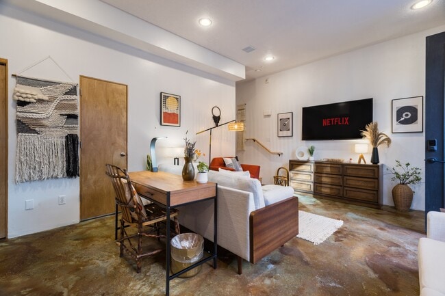 Building Photo - 877 Silver Ave SW