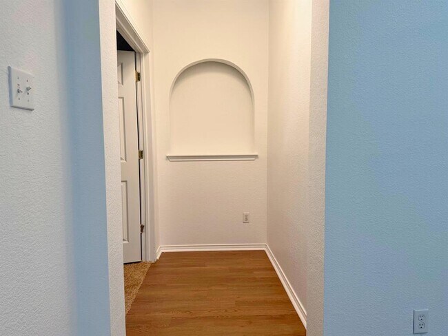 Building Photo - 711 Settlement St