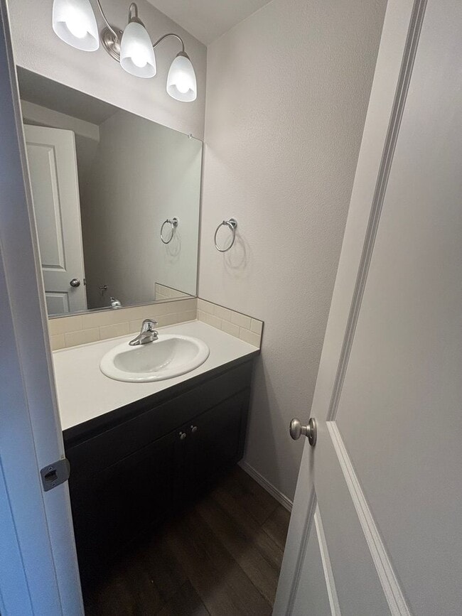 Building Photo - Eugene 3 Bed 2.5 Bath, 2 Story Single Fami...