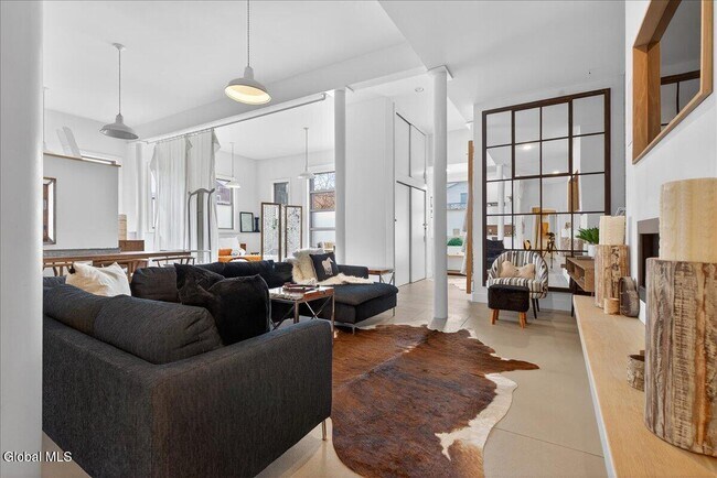 Building Photo - 5 Swanner Ln